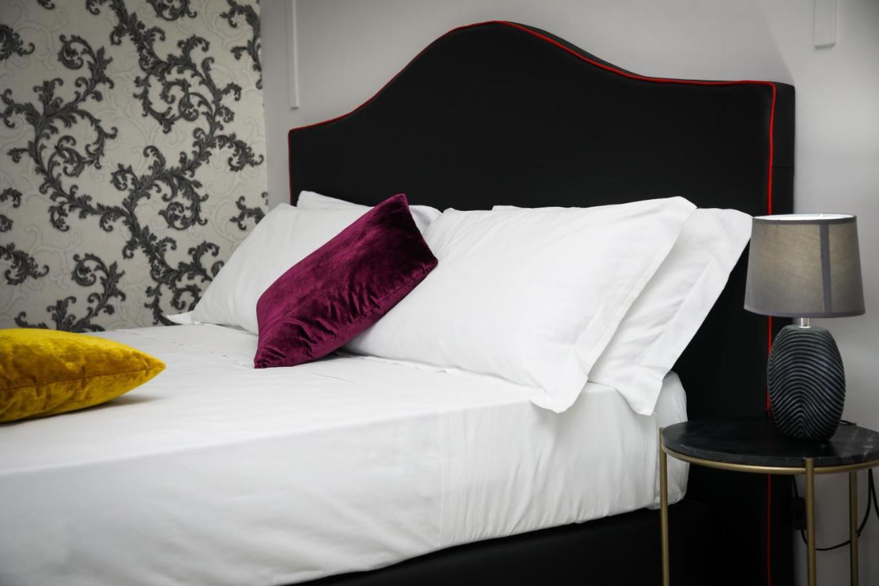 Principessa Isabella Luxury Rooms Salerno Exterior photo
