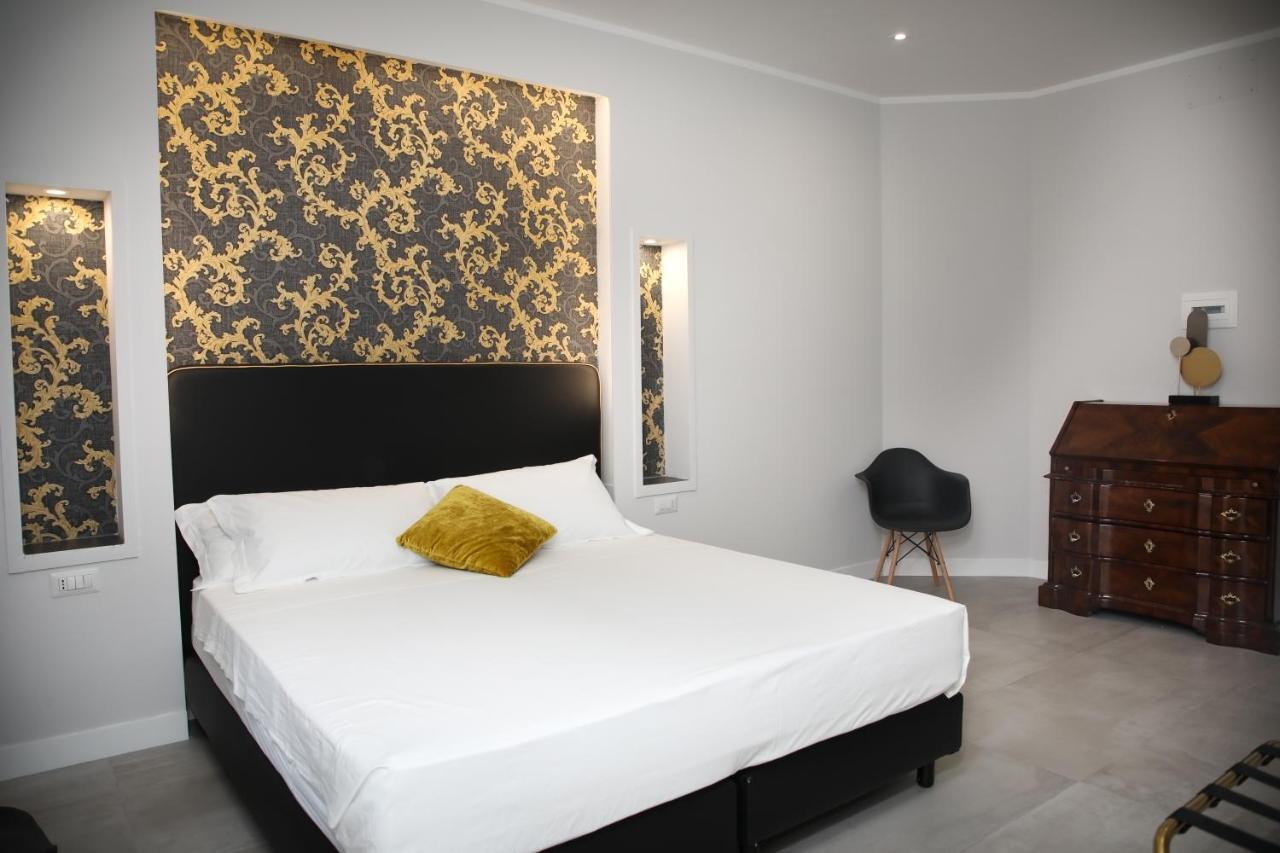 Principessa Isabella Luxury Rooms Salerno Exterior photo