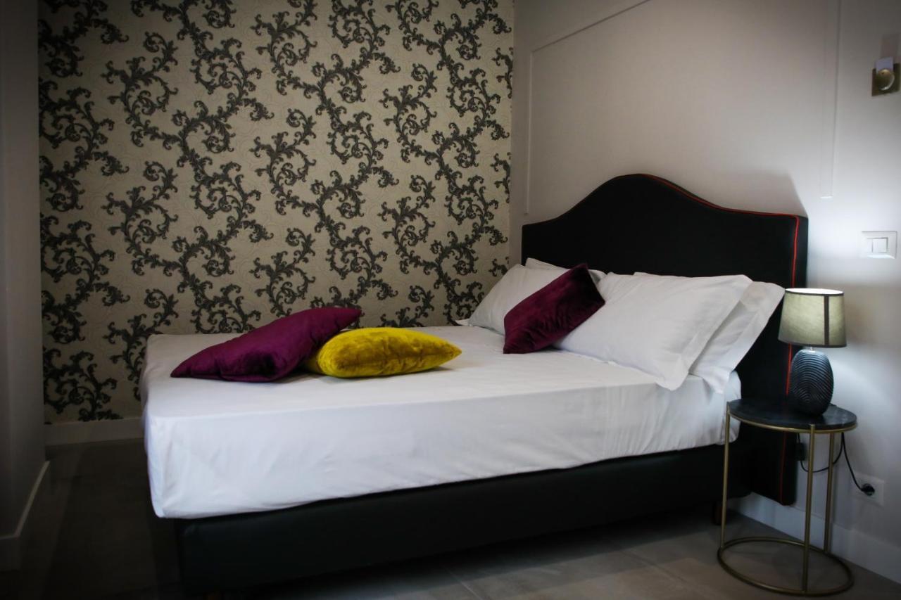 Principessa Isabella Luxury Rooms Salerno Exterior photo