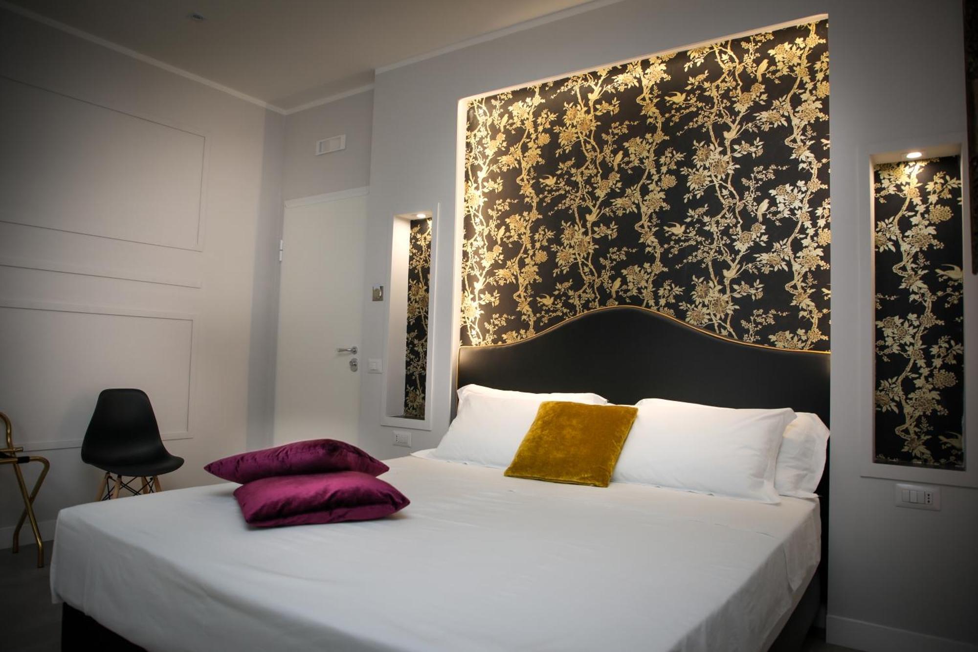 Principessa Isabella Luxury Rooms Salerno Exterior photo